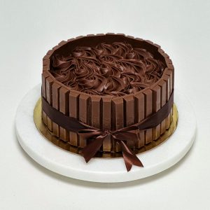 Kitkat Fudge Cake by Pastel Cakes - Original Cakes & Dessert Bars